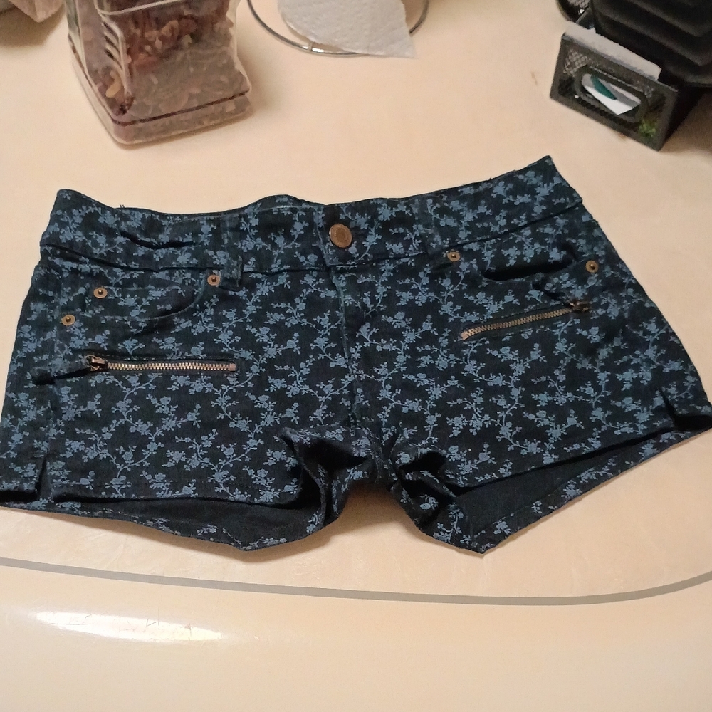 HyM  Label Of Graded Goods Floral Patterned Women's Shorts Size 8